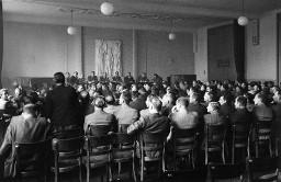 Streikversammlung der Gärtner im Volkshaus Zürich, April 1947