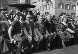 1. Mai-Umzug: Zuhörer der 1.Mai-Rede im Münsterhof