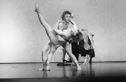Verschiedene Aktivitäten - Jugendliche beim Ballett, Tanz