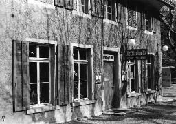 Aussenansicht Jugendhaus Drahtschmidli - Eingang "Galerie Tolgge", Drahtschmidli "Kafi Frässbeizli"