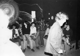 Veranstaltung "Canasta" - "Sihlquai-Träff" (März 1982) - Jugendliche beim Tanzen