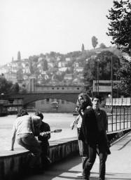 Jugendliche beim Musizieren vor dem Jugendhaus Drahtschmidli  im Freien (ca. 1980)