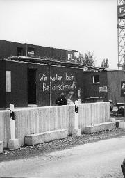 Protestschrift auf Baucontainer: "Wir wollen kein Betonschmidli", Baustelle Drahtschmidli (1982)