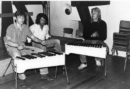 Jugendliche beim Musizieren - "Musikimprovisation September  1977"