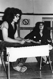 Jugendliche beim Musizieren - "Musikimprovisation September  1977"
