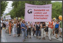 Christopher-Street-Day (CSD) 2003 (28.06.2003, Zürich) – "Schweizerischer Gewerkschaftsbund SGB - Solidarität mit Lesben und Schwulen am Arbeitsplatz!", "Urschweizerisch - Lilaphon - CSD"