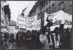 BuSiPo-Demonstration (Bundessicherheitspolizei), (1978, Bern) – "Schwul gegen BUSIPO - Weg mit den Homokar[...] - HACH - Homosexuelle Arbeitsgruppen der Schweiz"