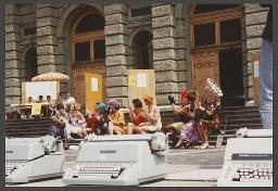 HAZ: Sekretärinnen-Treffen auf der Polyterrasse der ETH (1994, Zürich)