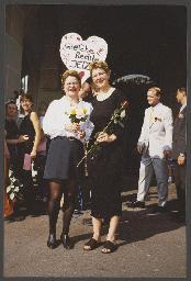 Aktion der HAZ vor dem Stadthaus: "gleiche Rechte jetzt" (um 1995, Zürich) – Herzstab: "Gleiche Rechte Jetzt"