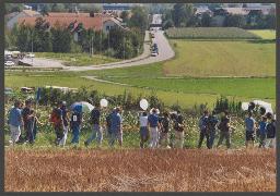Aktion der HAZ: "Rainbow-Wolke of Love" im Vorfeld der kantonalen Abstimmung zum Partnerschaftsgesetz (08.09.2002) – Marsch