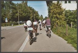 Aktion der HAZ: "Rainbow-Wolke of Love" im Vorfeld der kantonalen Abstimmung zum Partnerschaftsgesetz (08.09.2002) – Ausfahrt als Gruppe mit dem Fahrrad