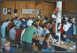 Aktion der HAZ: "Rainbow-Wolke of Love" im Vorfeld der kantonalen Abstimmung zum Partnerschaftsgesetz (08.09.2002)