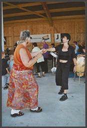 Aktion der HAZ: "Rainbow-Wolke of Love" im Vorfeld der kantonalen Abstimmung zum Partnerschaftsgesetz (08.09.2002)