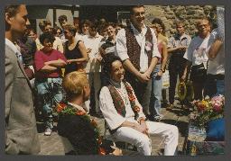 15 Jahre HALU, "Die andere Demo": GIfT (Gemeinschaft Interesse für Theater) zelebriert eine schwule Hochzeit auf dem Luzerner Rathausplatz (18.06.1994, Luzern)