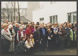 BEFAH-Tagung (09.-11.03.2001, Berlin) – Bundesverband der Eltern, Freunde und Angehörigen von Homosexuellen – "Teil des Gruppenbildes als Abschluss der Tagung (Delegierte aus Deutschland, Schweiz (FELS), Italien, England)"