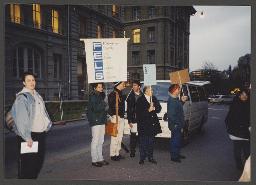 FELS (Freundinnen, Freunde, Eltern von Lesben und Schwulen) vor der Synode Bern (Dezember 1998, Bern)