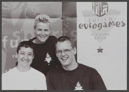 EuroGames 01.-04.06.2000 (Mai 2000, Zürich) – v.l.n.r.: Verena Berchtold (Co-Präsidentin), Baba Ganz (Botschafterin EuroGames 2000), Peter Püntener (Co-Präsident)