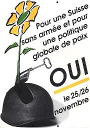 "Pour une Suisse sans armée et pour une politique globale de paix - OUI le 25/26 novembre"; Helm als geöffnete Konservendose, aus welcher eine Blume emporwächst; Wahlplakat GSoA / GSsA; 1989