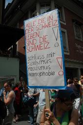 Gesamtschweizerische Lesbian&Gay Pride 2005: "Sowieso" (18.06.2005, Luzern) – "Alle, die in der Schweiz leben, sind die Schweiz! Schluss mit Sexismus - Rassismus - Homophobie!"