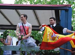 CSD 2009: "Europride 09" (06.06.2009, Zürich) – Umzugswagen, Spanienflagge