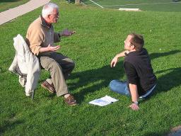 Open Space: "Schwule Gesundheit" (vermutlich April 2006, Vaumarcus) – Open-Space-Teilnehmer im Freien