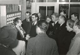 "Einweihungsfeier Schw.Arbeiterhilsfwerk im eigenen Haus Quellenstrasse 31, Zürich 5, übersiedelt von Limmatstrasse
Regina Kägi-Fuchsmann und Gäste", um 1950