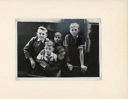 "Der Kinderwagen verlässt den Wiener Bahnhof", um 1950