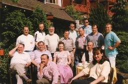 GBI Vertrauensleute Jugoslawien, Bildungskurs, Gruppenfoto im Freien, ca. 1995