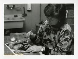 "Projekt Perspektiven", Frau beim Töpfern, Zürich, ca. 1990