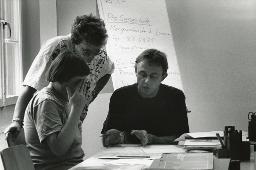 Berufliche Perspektive SAH in Luzern, Leute am Tisch mit Flipchart im Hintergrund, Juni 1993