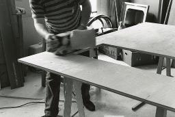 Atelier am Wasser (SAH), Mann mit Hobelmaschine, Zürich, September 1993