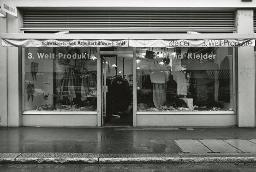 Sahara Secondhand-Shop in Basel, Aussenansicht mit Aufschrift "3. Welt-Produkte", Oktober 1993