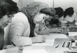Alphabetisierungskurs für Kurdinnen in Zürich, schreibende Frauen, 15.01.1991