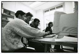"BOA"- Projekt in Solothurn, einige männliche Kurs-Teilnehmer am Computer, ca. 1990