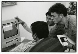 "BOA"- Projekt in Solothurn, zwei Kurs-Teilnehmer und ein Kursleiter am Computer, ca. 1990