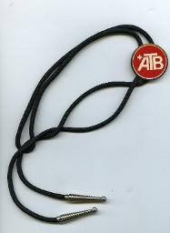 Bolotie mit ATB-Brosche (sog. Cowboy- oder Schnürsenkelkrawatte)