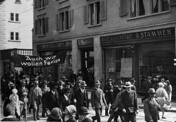 "Auch wir wollen Ferien"; Kundgebungsteilnehmer an 1. Mai-Kundgebung in Zürich, 1. Mai 1930