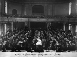 Teilnehmer im Saal am Congress des Schweizerischen Gewerkschaftsbundes in Luzern 1930