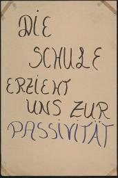 Zürcher Manifest 4.-9. September 1968, handbeschriebenes Plakat (Wandzeitung); "Die Schule erzieht uns zur Passivität"