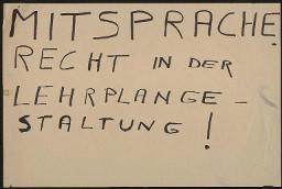 Zürcher Manifest 4.-9. September 1968, handbeschriebenes Plakat (Wandzeitung); "Mitspracherecht in der Lehrplangestaltung"