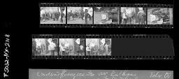 SMUV-Zeitung, Fotoarchiv Negative: Demonstration Ladenöffnungszeiten vor Rathaus, Bern, mit Geissbock, Feb. 2000