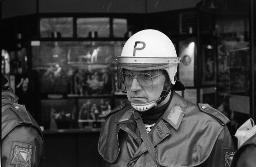 "Dürrenmatt-Schauspielhaus" - Polizisten vor dem Gebäude in Zürich, 10.01.1981
