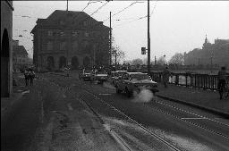 "Demo Limmatquai Hechtplatz 'Schlacht'" - Polizeieinsatz; Sicht Richtung Helmhaus, 31.01.1981