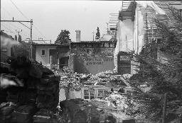 "Seestrasse 530", "Dieses Haus wurde ermordet!" - Haus während dem Abriss, Graffiti an einer Mauer