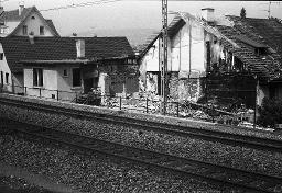 "Seestrasse 530", "Dieses Haus wurde ermordet!" - Haus während dem Abriss, Graffiti an einer Mauer