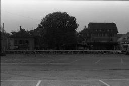 "AJZ-Schliessung" - Jugendliche beim autonomen Jugendzentrum kurz vor der Räumung des Geländes, 04.09.1980