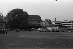"AJZ-Schliessung" - Polizeibeamte bei der Räumung auf dem Gelände des autonomen Jugendzentrums, 04.09.1980