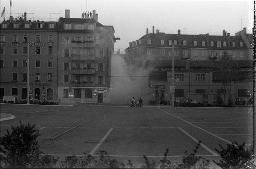 "AJZ-Schliessung" - Ausschreitungen zwischen Polizei und Bewegten; Tränengas wird eingesetzt, 04.09.1980