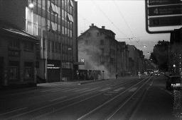 "AJZ-Schliessung" - Ausschreitungen zwischen Polizei und Bewegten; Tränengas wird eingesetzt, 04.09.1980