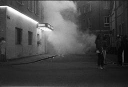 "AJZ-Schliessung" - Ausschreitungen zwischen Polizei und Bewegten; Tränengas wird eingesetzt, 04.09.1980